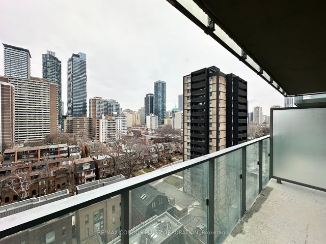 1202 - 50 Wellesley St E