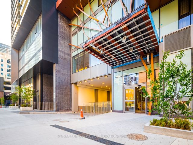 1202 - 50 Wellesley St E