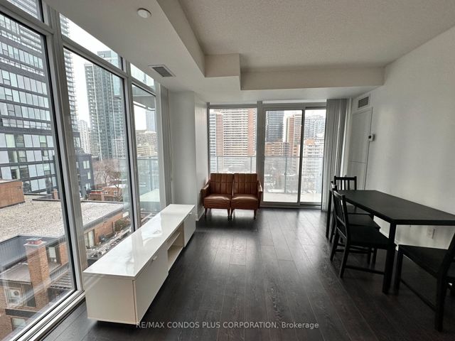 1202 - 50 Wellesley St E