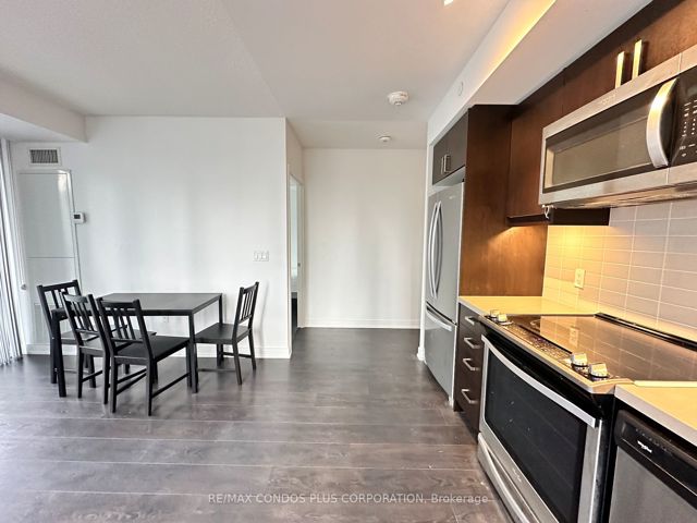 1202 - 50 Wellesley St E