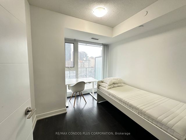 1202 - 50 Wellesley St E