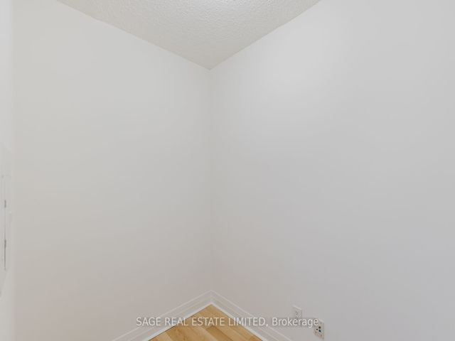 2805 - 25 Carlton St