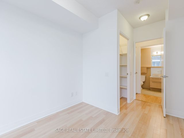 2805 - 25 Carlton St