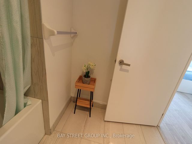 2807 - 195 Redpath Ave