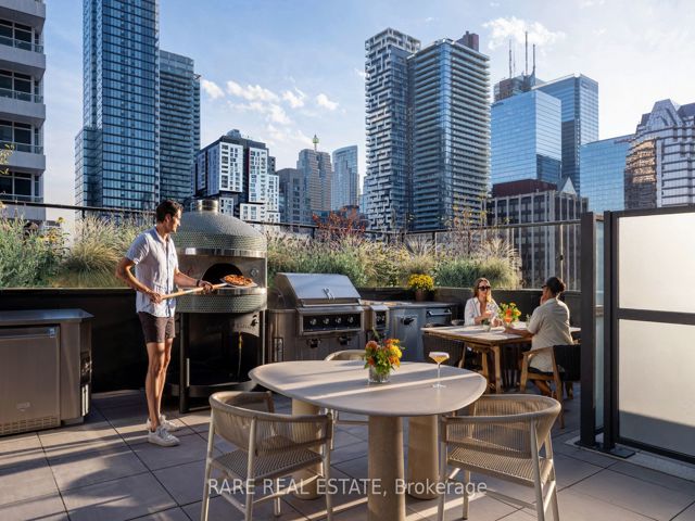 1806 - 25 Dalhousie St