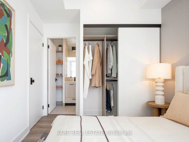 1806 - 25 Dalhousie St