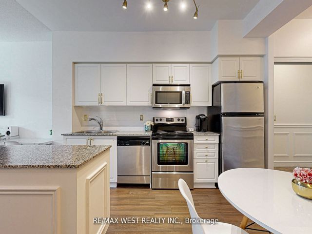 355 - 209 Fort York Blvd