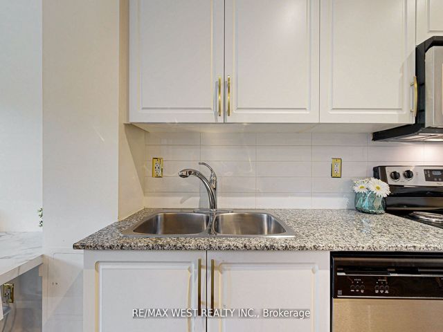 355 - 209 Fort York Blvd