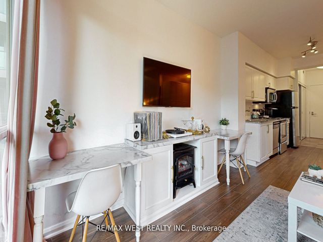 355 - 209 Fort York Blvd