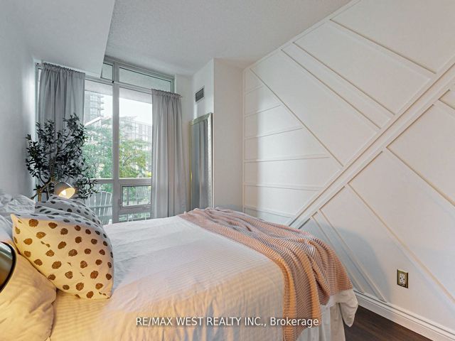 355 - 209 Fort York Blvd