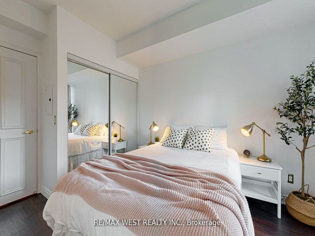 355 - 209 Fort York Blvd