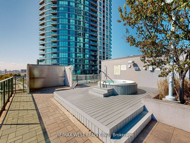355 - 209 Fort York Blvd