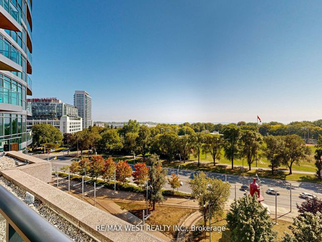 355 - 209 Fort York Blvd