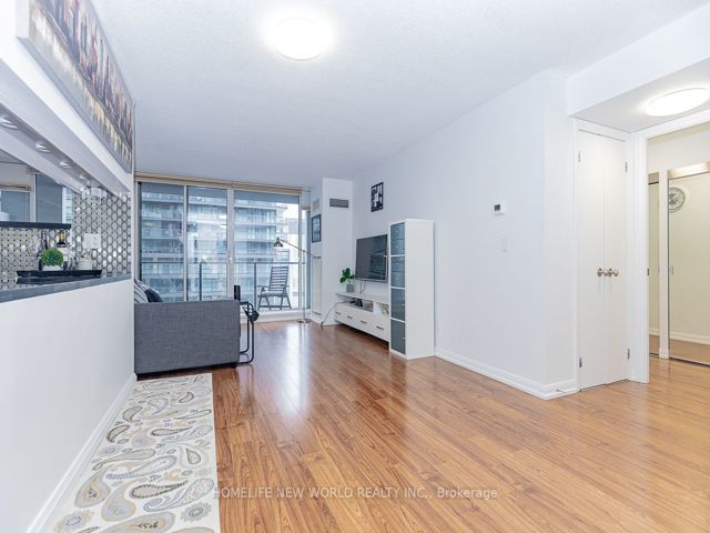 1050 - 111 Elizabeth St