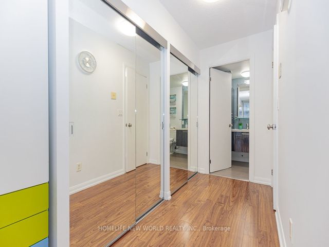 1050 - 111 Elizabeth St