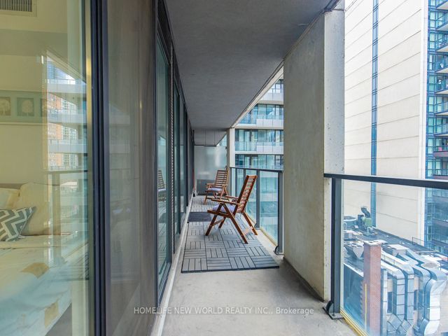 1050 - 111 Elizabeth St