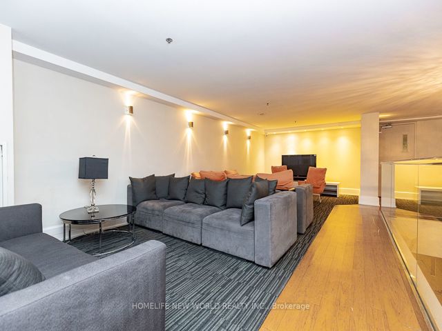 1050 - 111 Elizabeth St