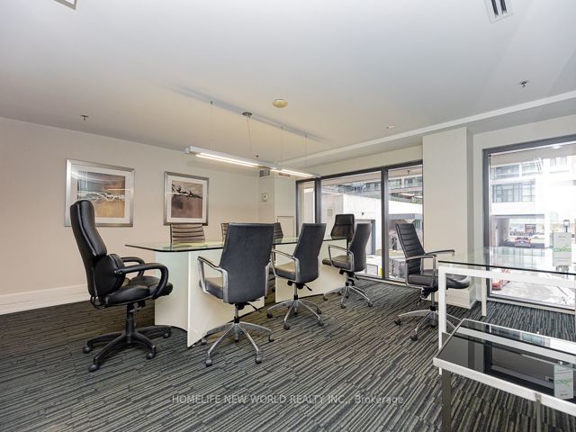 1050 - 111 Elizabeth St