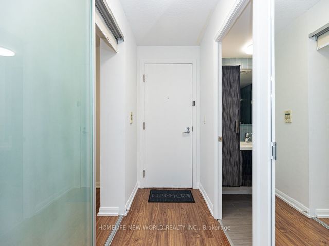 1050 - 111 Elizabeth St