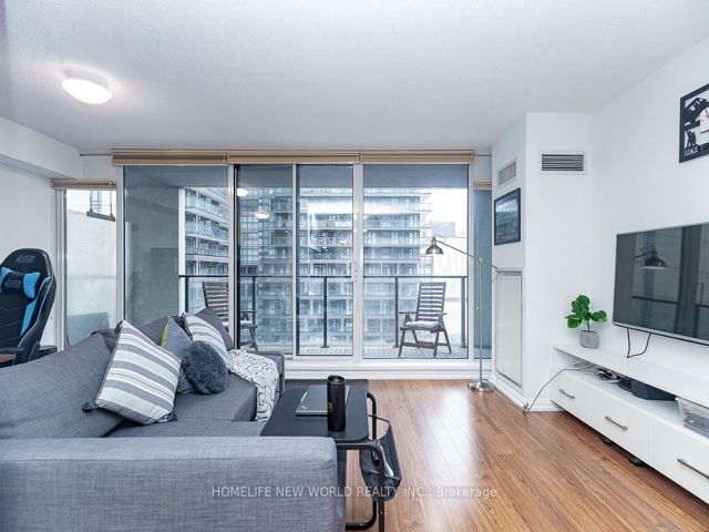 1050 - 111 Elizabeth St