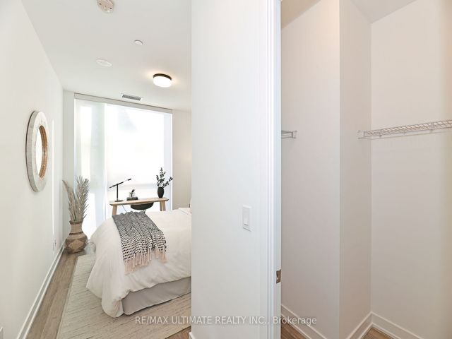 401 - 5180 Yonge St