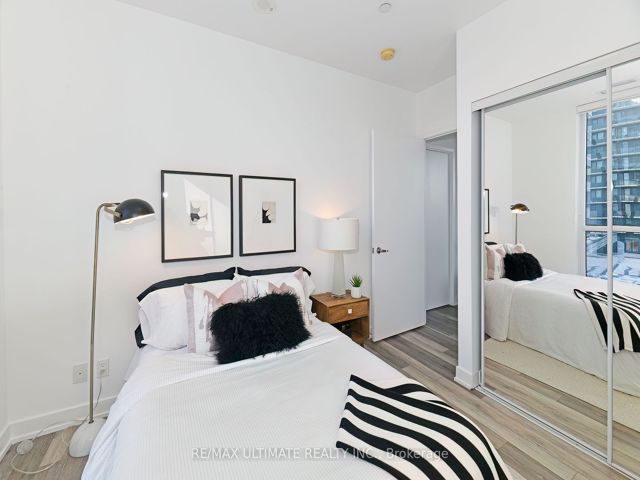401 - 5180 Yonge St