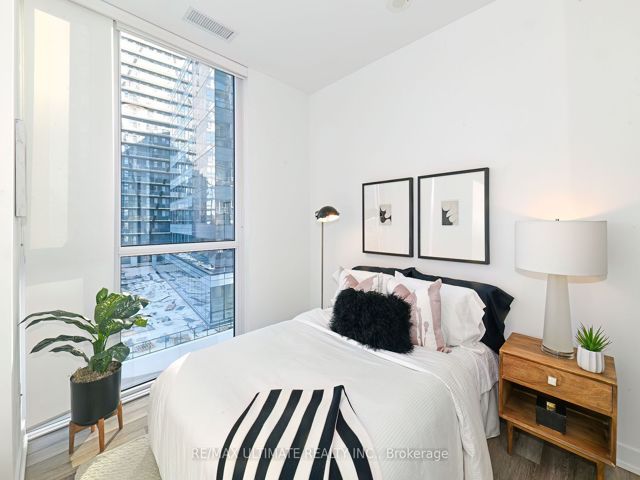 401 - 5180 Yonge St