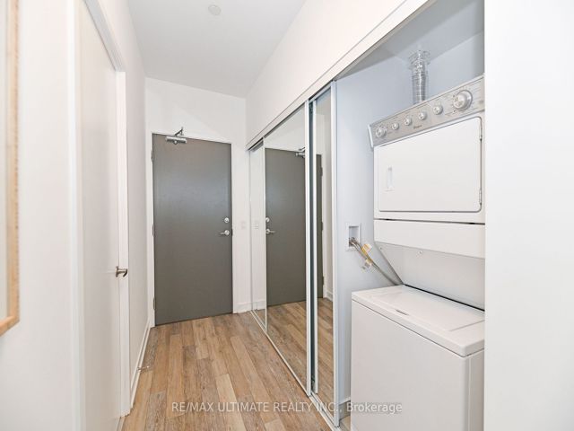 401 - 5180 Yonge St