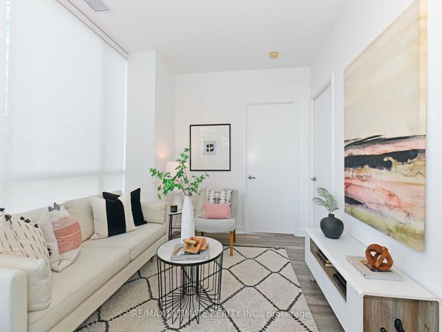 401 - 5180 Yonge St