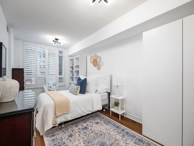 216 - 225 Wellesley St E