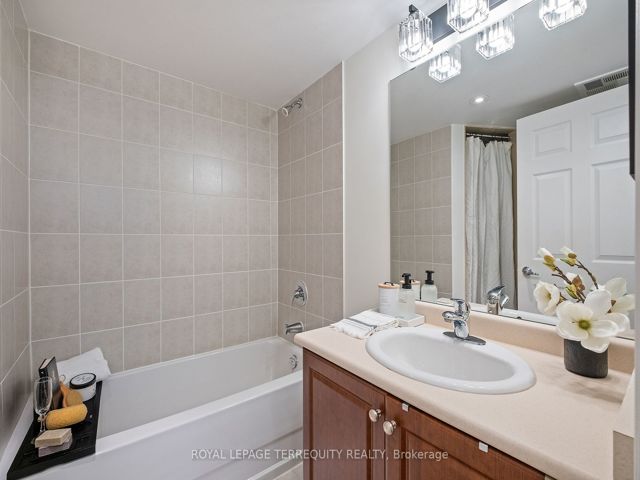 216 - 225 Wellesley St E