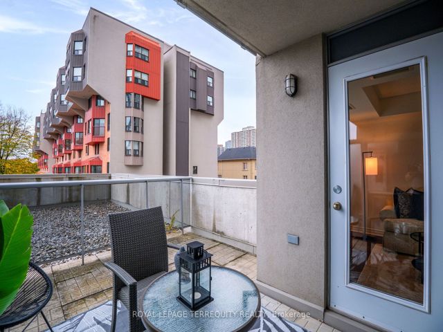 216 - 225 Wellesley St E