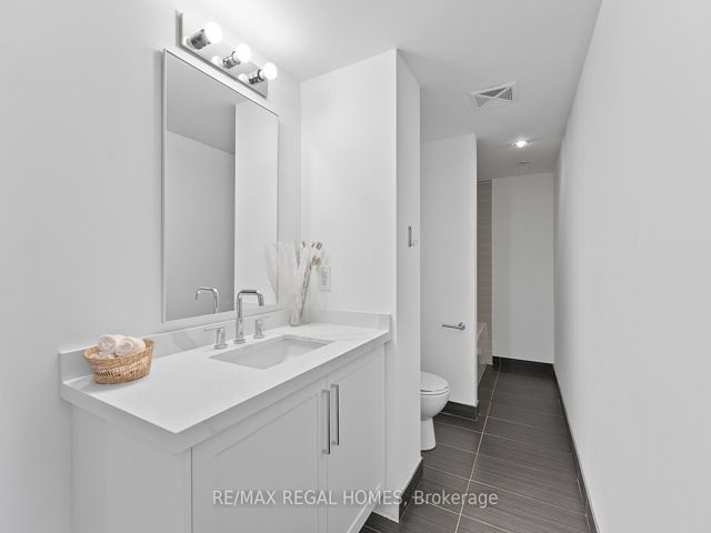 1201E - 36 Lisgar St