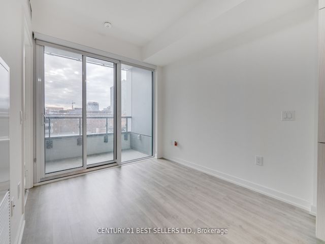 619 - 158 Front St