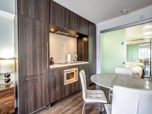 1218 - 155 Yorkville Ave