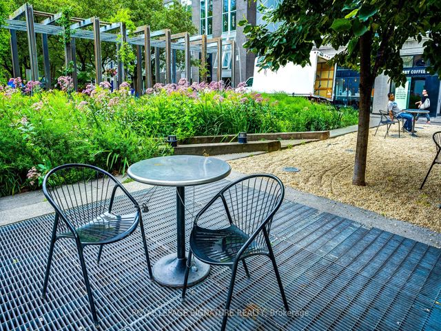 1218 - 155 Yorkville Ave