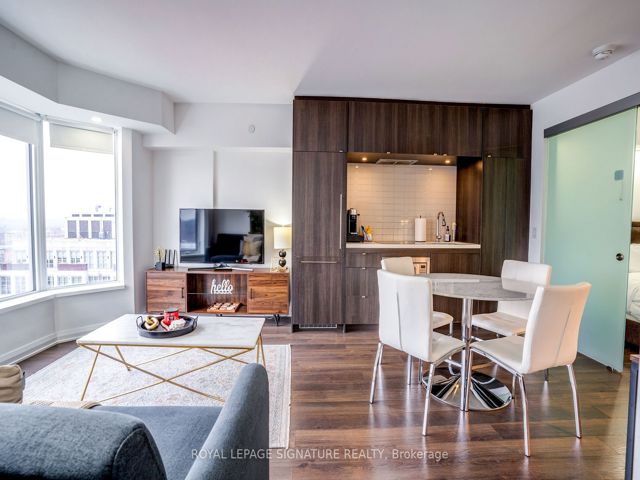 1218 - 155 Yorkville Ave
