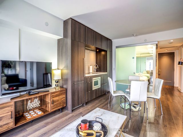1218 - 155 Yorkville Ave