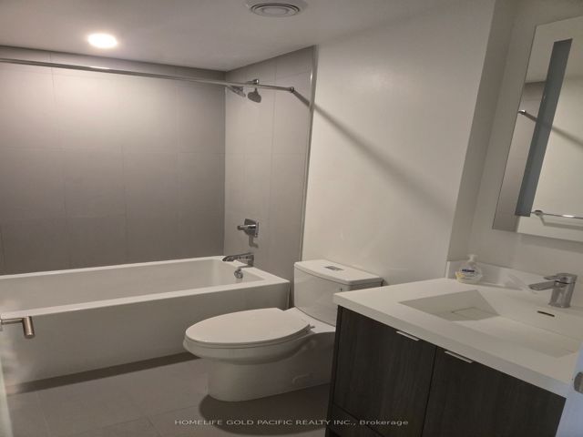 1011 - 30 Inn On The Park Dr