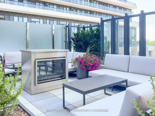 1011 - 30 Inn On The Park Dr