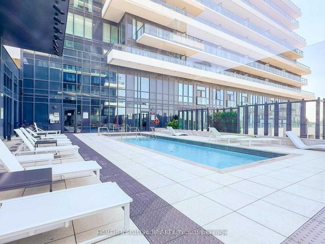 1011 - 30 Inn On The Park Dr