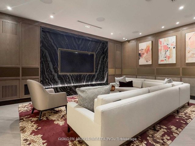 1011 - 30 Inn On The Park Dr