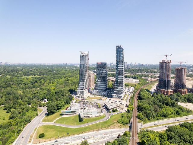 1011 - 30 Inn On The Park Dr