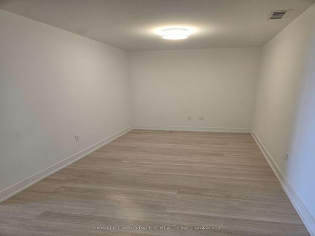 1011 - 30 Inn On The Park Dr