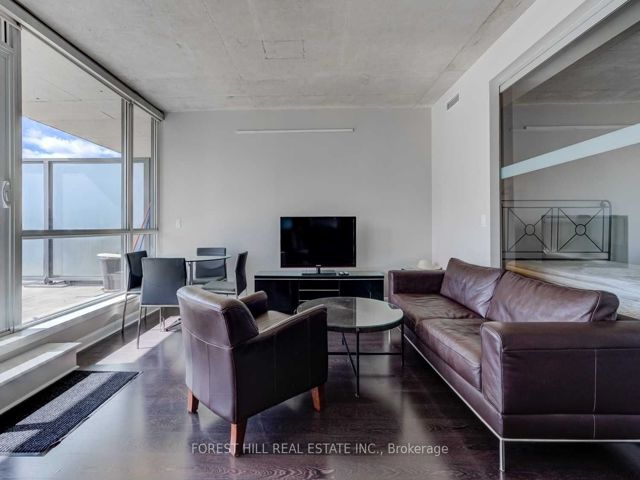 807 - 478 King St W
