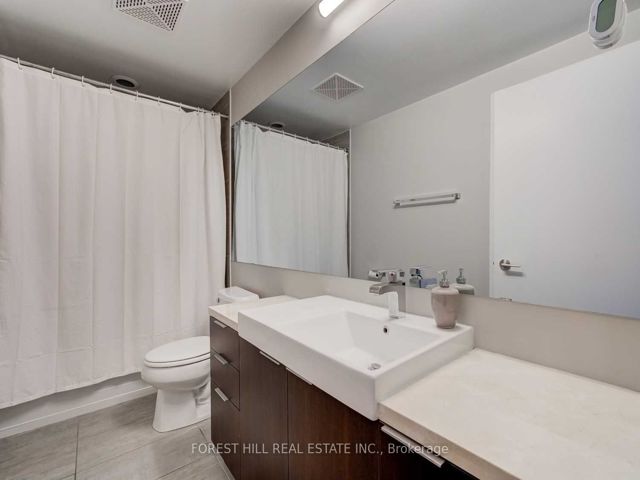 807 - 478 King St W