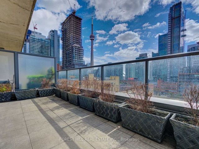 807 - 478 King St W