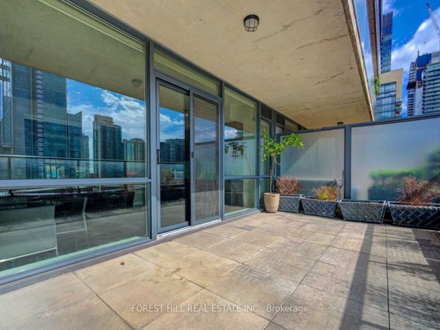 807 - 478 King St W