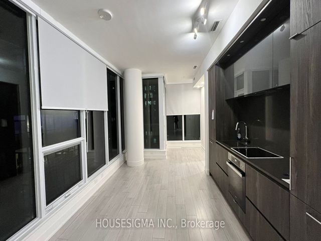 1106 - 15 Mercer St