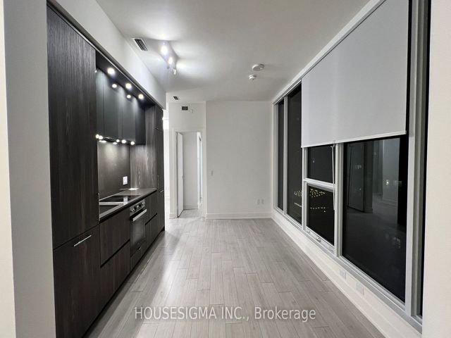 1106 - 15 Mercer St